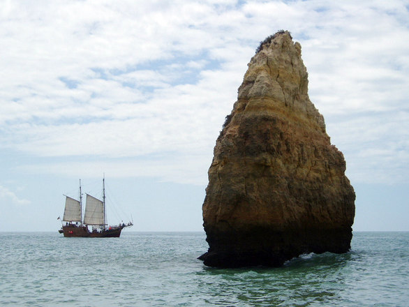 image of pirate ship